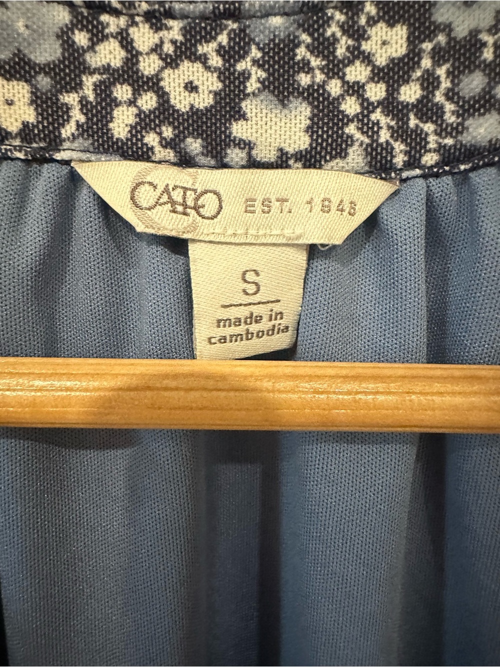 Cato Women’s Blue Floral Blouse Size Small Ruffle Collar Lined Long Sleeve Top - Picture 2 of 11